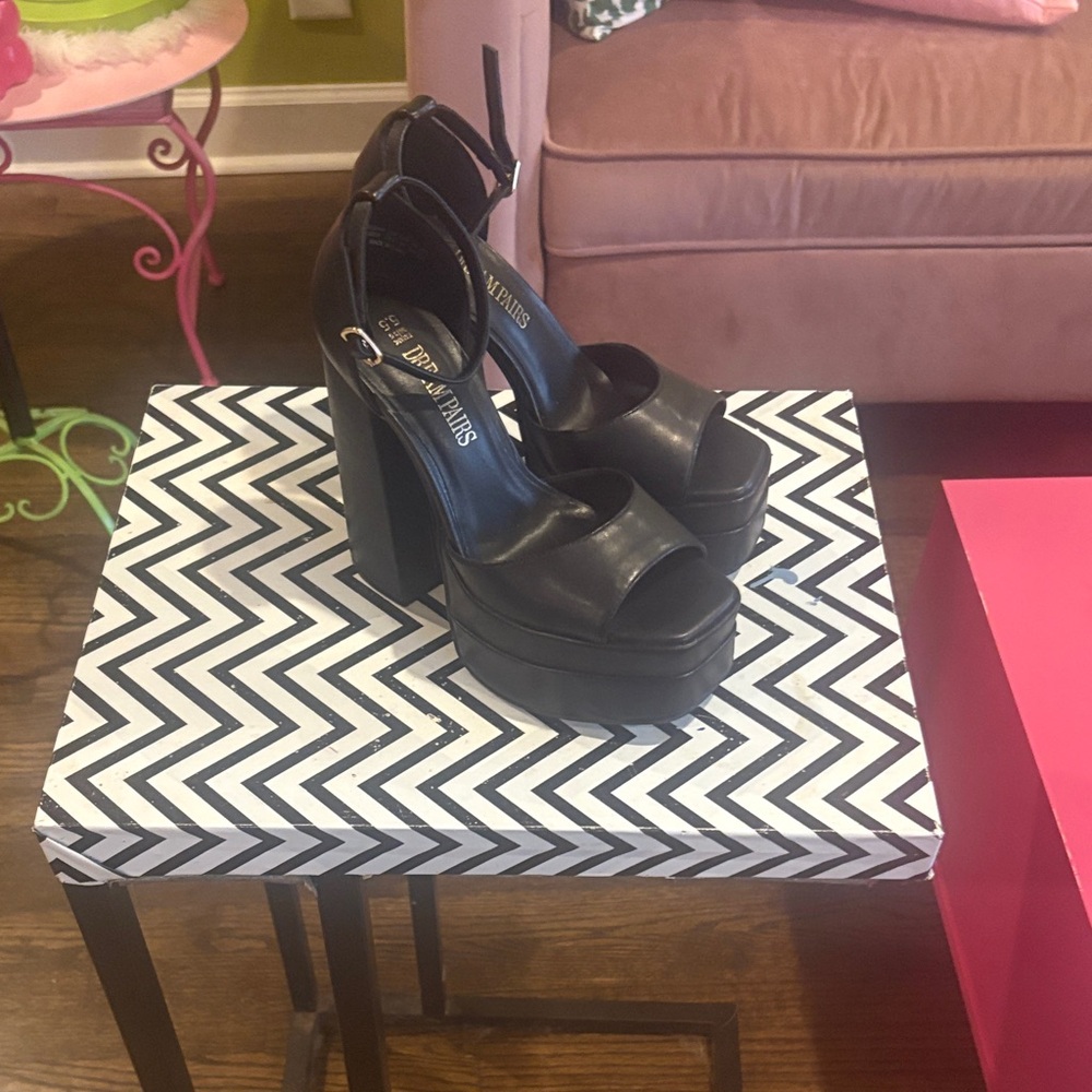 Dream Paris size 5.5  Black Platform Sandals